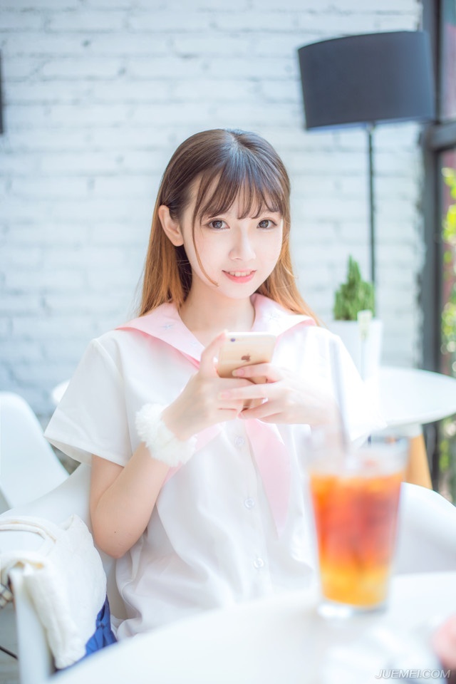 朋友不是先来的人或者认识最久的人，而是那个来了以后再也没有走的人。